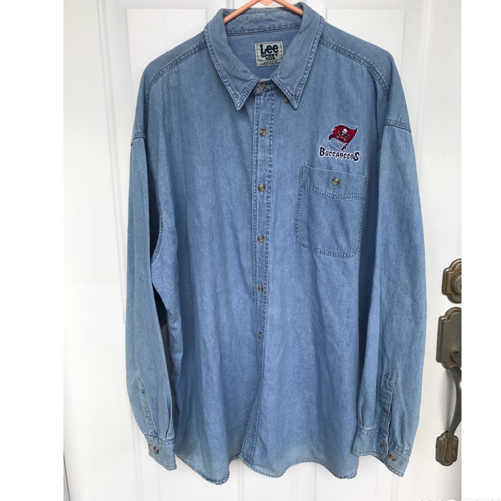 Lee sports Buccaneers Jean shirt XXL